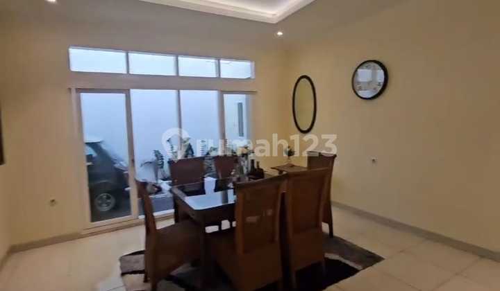 Disewakan Rumah 2 Lantai, Luas 180m2, 4 Kamar Tidur, Bagus Siap Huni, Bisa dijadikan Hunian/Kantor, Hanya 2km Menuju Bragacitiwalk TSM Bandung di Burangrang Bandung 2