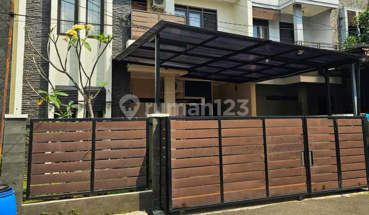 Dijual Rumah Bagus 2 Lantai, Luas Tanah 118m2, 3+1 Kamar Tidur, One Gate Securty Sytem, Keamanan 24 Jam, Dekat Fasilitas Umum, Sekolah, Rumah Sakit Graha Bunda, Toserba Griya, Kiara Artha Park, Antapani Bandung 2