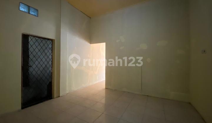 For Rent: 1-story shop house on Mustikasari Main Road, wide parking, suitable for culinary business, workshop, logistics, salon, clinic, Mustikajaya, Bekasi City. For Rent: 1-story shop house on Mustikasari Main Road, wide parking, suitable for culinary business, workshop, logistics, salon, clinic, Mustikajaya, Bekasi City.