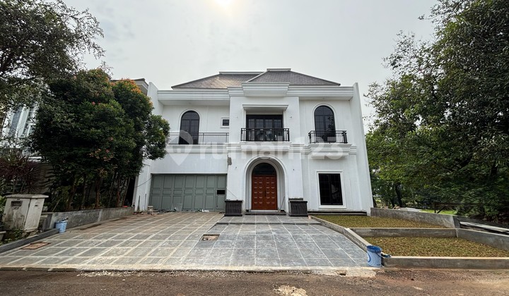 For Sale Classic Modern Move-in Ready Home, Exclusive Cluster, 4+1 Bedrooms, 6-Car Garage, 200m to Mall, Direct Access to Tambun Toll Road Grand Wisata Bekasi.