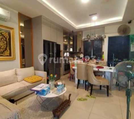 Dijual Rumah Siap Huni, 2 Lantai, 4+1 Kamar Tidur, dalam Cluster, Burgundy, depan Taman Bermain, Bebas Banjir, Keamanan 24 Jam, Dekat SMB di Summarecon Bekasi 2