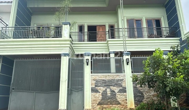 Dijual Rumah Area Grand Wisata Cluster Bima Fajar, Luas 216M2, Kamar 4, Garasi 2 Mobil, Terdapat Kolam Renang, SHM, bisa KPR, 1,6Km Dari Mall Living World, 2Km Dari Gerbang Tol Tambun Grand Wisata 1