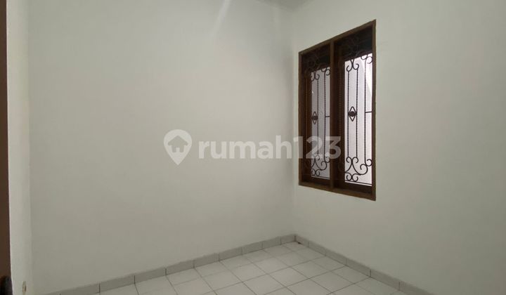 Disewakan Rumah 1,5 Lantai Luas 250m2, 3 Kamar Tidur, dalam Komplek, keamanan 24 Jam, Cocok dijadikan Hunian atau Kantor di Antapani Bandung 2