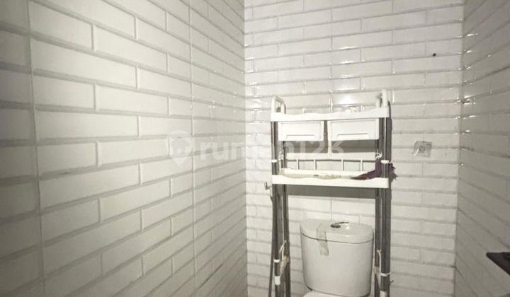 For Sale: Kemang Pratama Shophouse, 2 Floors, Area 200m2, Spacious Parking, Strategic Location, 24-Hour Security, Cash or Credit Accepted, 2km to Pakuwon Mall Bekasi, Bekasi City 2