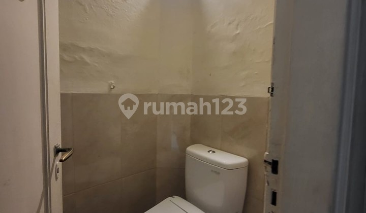 Dijual Rumah Luas 498m2, 3+2 Kamar Tidur, Keamanan 24 Jam, Hanya 2km Menuju Mall Tsm, Bragacity Walk, dan Alun-Alun Bandung Cocok dijadikan Hunian/Kantor, Lokasi di Pusat Kota Bandung, Gatot Subroto Bandung 2