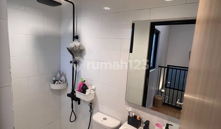 Disewakan Rumah Grand Wisata 2 Lantai Full Furnished, 2 Kamar Tidur, 100M Dari Mall Living World Grand Wisata Bekasi 2