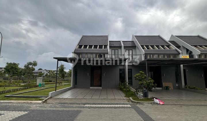 Dijual Rumah Hook Z Living Grand Wisata View Danau, Luas 231m2, hanya 1KM dari Mall Living World Grand Wisata Bekasi