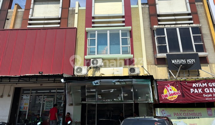 Dijual Ruko Grand Wisata Siap Pakai, 2 Lantai, Parkir Luas , Cocok untuk Usaha Kuliner, Klinik, Salon, Sekolah, Maupun Kantor, 100M Dari Mall Living World, bisa KPR, Akses Langsung Tol Tambun Grand Wisata Bekasi