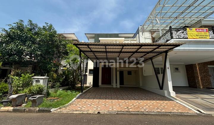 Disewakan Rumah West Esplanade Unfurnished 3+1 Kamar Tidur, Siap Huni, Terawat, Ada Taman Belakang, Carpot 2 Mobil, Hadap Timur, 100M Dari Mall Living World Grand Wisata Bekasi