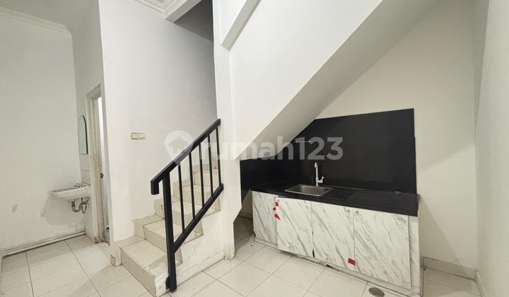 Disewakan Ruko Grand Wisata 2 Lantai Parkir Luas, bisa untuk Office, Sekolah, Klinik, Apotik, 100m dari Mall, Akses Langsung Tol Tambun Grand Wisata Bekasi 2