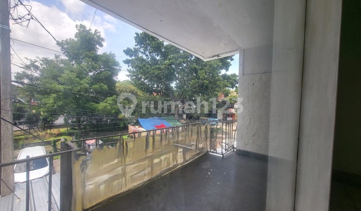 For Rent: 2-Story Connected Shophouse, Area 364m2, Includes 10 Workspaces, Suitable for: Office, Cargo Business, Expedition Services, Warehouse, Convenience Warehouse, Indomart, Alfamart, and School, Spacious Free Parking Area in Burangrang Bandung 2