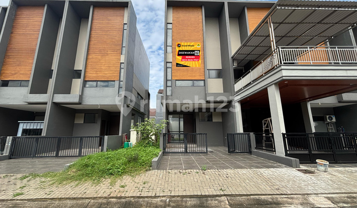 For Rent: Grand Wisata 2-Story Shop House Ready to Use, Suitable for Office, Clinic, Spacious Parking Free of Charge, Direct Access to Tambun Toll Road Grand Wisata Bekasi. 1
