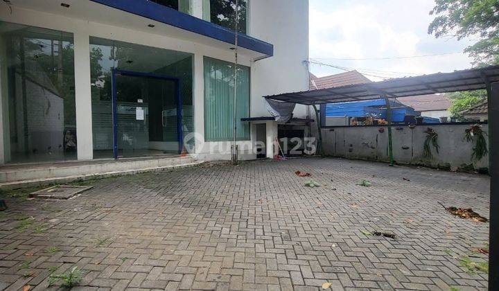 Disewakan Kantor Exlusive Siap Pakai Luas 240m2, 2,5 Lantai Parkiran Luas, Dari Sayap Riau, Kota Bandung