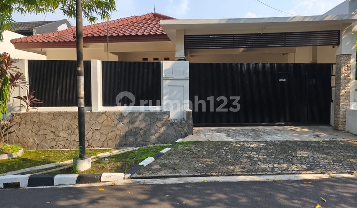 For Sale House in Pejaten, Land Area 378m2, Freehold Certificate, 24-Hour Security, Access 2km from Pasar Minggu Station, Pejaten South Jakarta For Sale House in Pejaten, Land Area 378m2, Freehold Certificate, 24-Hour Security, Access 2km from Pasar Minggu Station, Pejaten South Jakarta