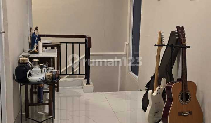 Dijual Rumah Water Terrace 2 Lantai, 4+1 Kamar Tidur, Luas Tanah 180M2, SHM, bisa KPR, Akses Langsung Tol Tambun Grand Wisata, 5 Menit Dari Mall Living World Grand Wisata 2