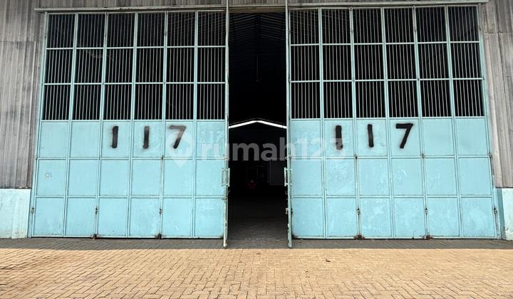 For Sale: Fruit Warehouse on Jl. Raya Setu Cibuntu. Includes Box Truck, Forklift, Cold Storage, Steel Shelving, and Office Space. Access: 2km from Tambun Toll Gate, 1km from Setu Utara Toll Gate. SHM (Freehold Certificate). Payment: Cash or Bank Credit. Location: Cibitung, Bekasi. For Sale: Fruit Warehouse on Jl. Raya Setu Cibuntu. Includes Box Truck, Forklift, Cold Storage, Steel Shelving, and Office Space. Access: 2km from Tambun Toll Gate, 1km from Setu Utara Toll Gate. SHM (Freehold Certificate). Payment: Cash or Bank Credit. Location: Cibitung, Bekasi.