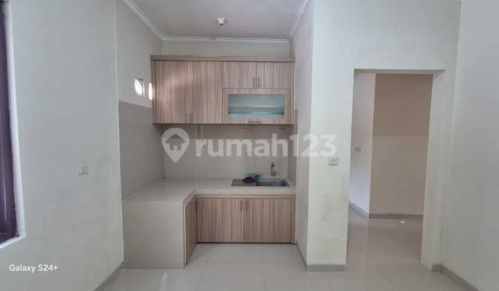 Disewakan Rumah Baru 1 Lantai, 4 Kamar Tidur, Luas 280m2 Siap Huni, 4KM dari Karawang Central Plaza dan Resinda Park Mall Karawang 1