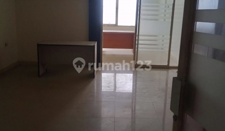 For Sale: 3.5-Story Ruko in Ciplaz Mall Klender, Suitable for Office, Tutoring Center, Clinic, Pharmacy, Restaurant, or Logistics Use, Move-In Ready, Eligible for Mortgage Credit (KPR), Klender Duren Sawit, East Jakarta. 2