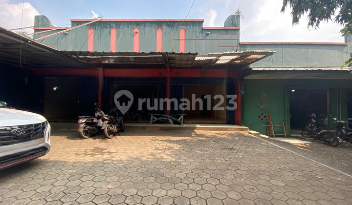 For Rent: 1-story shop house on Mustikasari Main Road, wide parking, suitable for culinary business, workshop, logistics, salon, clinic, Mustikajaya, Bekasi City. For Rent: 1-story shop house on Mustikasari Main Road, wide parking, suitable for culinary business, workshop, logistics, salon, clinic, Mustikajaya, Bekasi City.