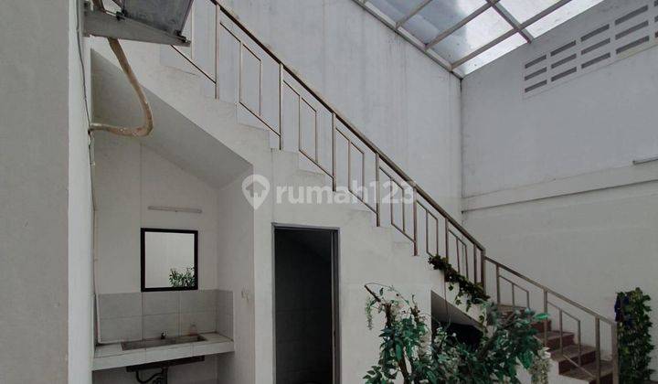 Dijual Ruko 3 Lantai Luas 198m2, dengan Lebar Muka 5 meter, Siap Pakai Cocok dijadikan Klinik, Kantor, Coffe Shop, hanya 10 menit menuju pintu Tol Buah Batu, di Batununggal Bandung
