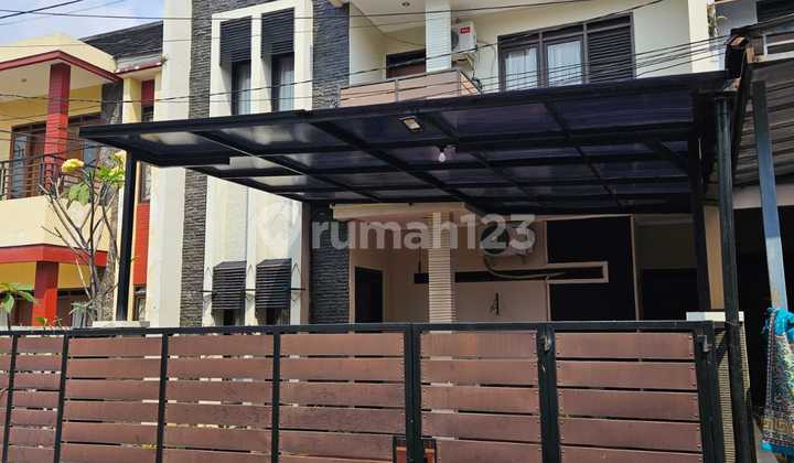 Dijual Rumah Bagus 2 Lantai, Luas Tanah 118m2, 3+1 Kamar Tidur, One Gate Securty Sytem, Keamanan 24 Jam, Dekat Fasilitas Umum, Sekolah, Rumah Sakit Graha Bunda, Toserba Griya, Kiara Artha Park, Antapani Bandung
