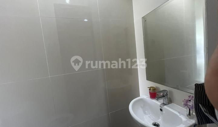 For Rent Grand Wisata House, Area 88M2, 2+1 Bedrooms, Fully Furnished, Direct Access to Tambun Toll, 1Km From Living World Grand Wisata Mall. 2