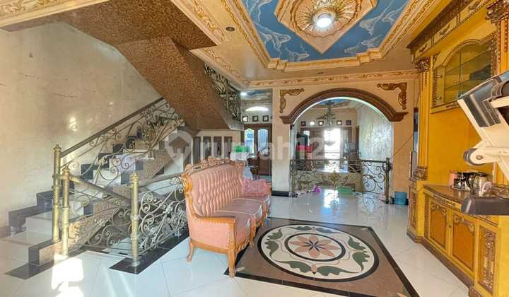 Dijual Rumah Garden Terace 3,5 Lantai, Semi Furnished, Luas 250m2, 5+1 Kamar Tidur, SHM, 1km dari Mall Living World dan 2km Menuju Tol Tambun Grand Wisata Bekasi 2