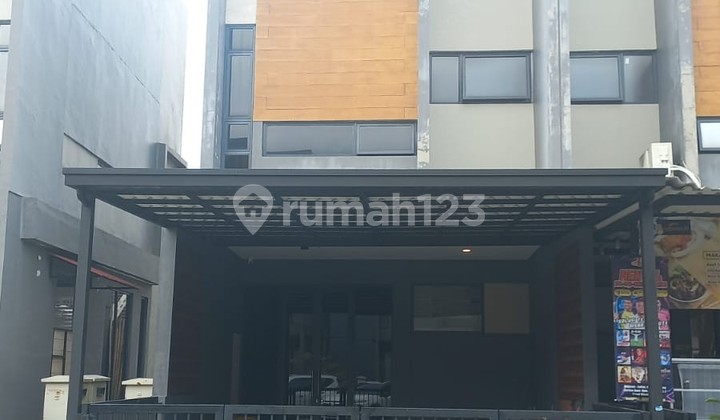 Dijual Rumah Ruko Rukan Ruang Usaha 3 Lantai, 3 Kamar Tidur Siap Pakai, Bebas Parkir, Luas Tanah 110m2 Bebas Banjir, Akses Tol Tambun Dekat Mall Living World, di Grand Wisata Bekasi