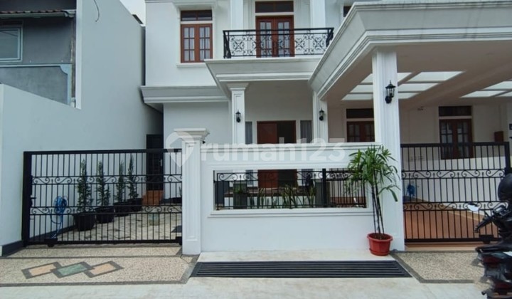 Disewakan Rumah Baru 2 Lantai, Luas 140m2, Semi Furnished Siap Huni, Dekat Fasilitas Umum, Pintu Tol Buah Batu, Rumah Sakit, Sekolah Mall, di Buah Batu Bandung