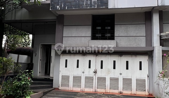 Dijual Rumah Jakarta Selatan 2 Lantai, Luas Tanah 250M2, Kamar Tidur 3, SHM, bisa KPR, Dekat dengan KRL Lenteng Agung dan Tol Tb Simatupang, Jakarta Selatan 2