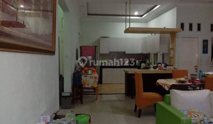 Dijual Rumah 2 Lantai 4+1 Kamar Tidur, Posisi Hook Semi Furnished Luas Tanah 192m2 di Komplek Deppen Rri, Cimanggis Depok 2