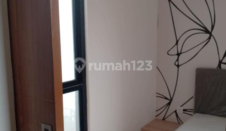 Disewakan Rumah 2 Lantai, Full Furnished, Siap Huni, 3 Kamar Tidur, Dekat Mall, Akses Langsung Tol Tambun Bebas Banjir, Keamanan 24 Jam, di Grand Wisata 2