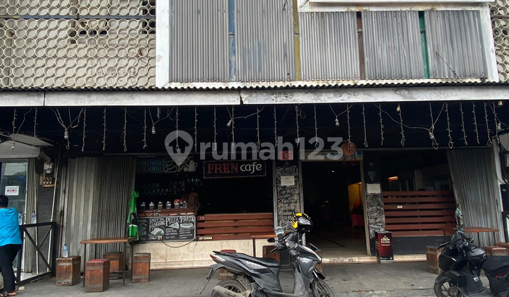 For Sale: 3.5-story attached shophouse on JL. A.Yani, suitable for business, bank, beauty clinic, eligible for KPR (mortgage), 3 KM from West Bekasi Toll Gate.