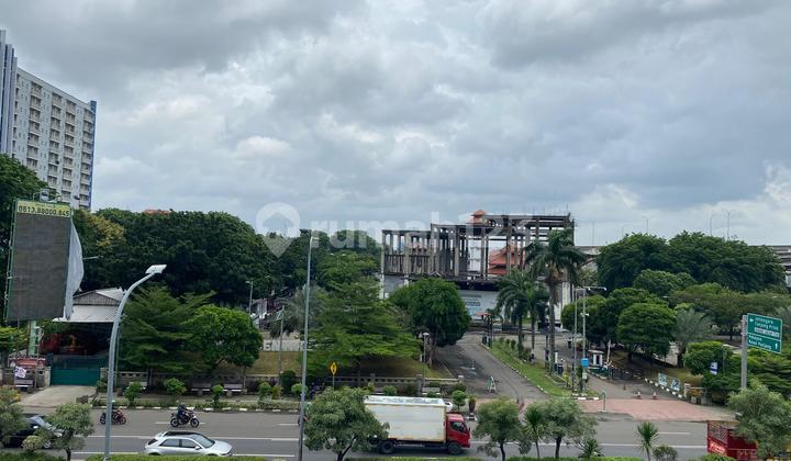 For Sale: 3.5-story attached shophouse on JL. A.Yani, suitable for business, bank, beauty clinic, eligible for KPR (mortgage), 3 KM from West Bekasi Toll Gate.