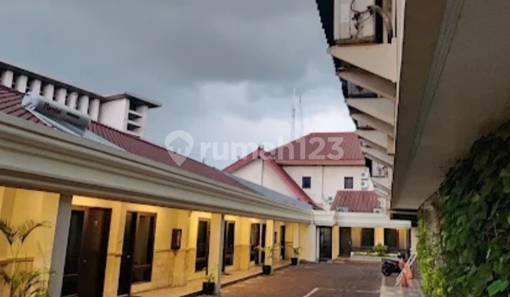 Heritage Colonial Style Hotel Next Door With Monas And Chatedral
