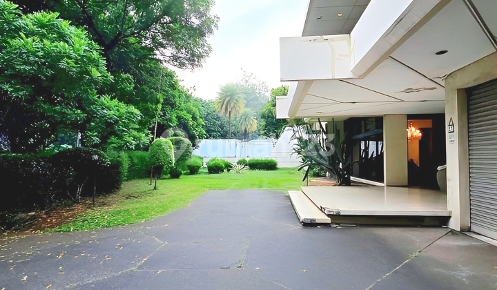 Rumah Luas Di Jantung Kebayoran Baru Dekat Ratu Plaza