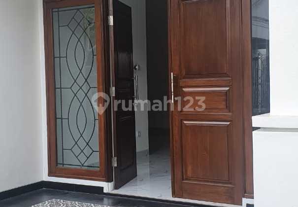 Rumah Adem Dekat Pusat Kuliner Cipete Raya MRT 2