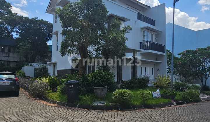 3-Story House in Bona Lebak Bulus Cluster, Near MRT & TB Simatupang Office Area