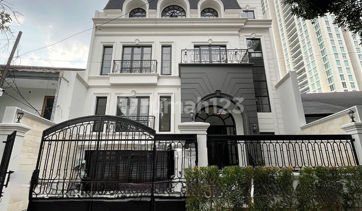 New American Style House Comfortable Environment Near Senayan