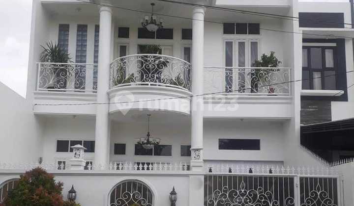 Dijual Rumah Mewah Strategis Semi Furnished Karang Tengah Permai Tangerang 1