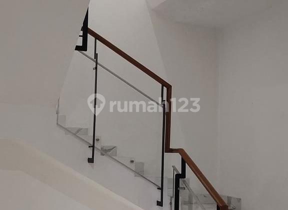 Dijual rumah cantik,siap huni 3lantai di townhouse ciputat 2