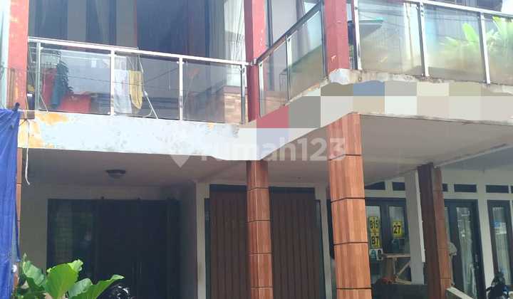 For rent 2-story house in a flood-free cluster in Ciledug, near the Puri Beta Ciledug busway. 1