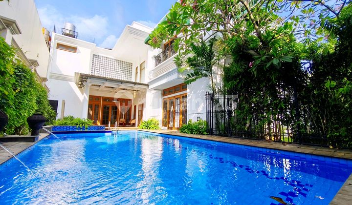 Disewakan Rumah Cantik Asri Halaman Luas Cocok