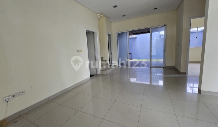 Rumah Green Lake City 270m², 2 Lantai, Bagus, Shm Rumah Green Lake City 270m², 2 Lantai, Bagus, Shm