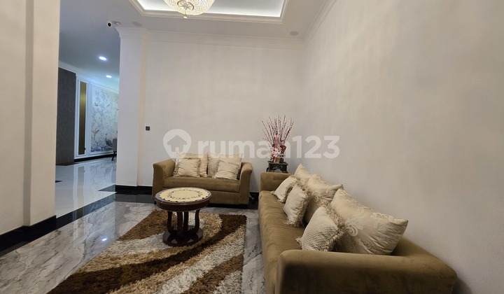 Rumah Mewah Green Lake City Siap Huni! 250m², Bagus 2