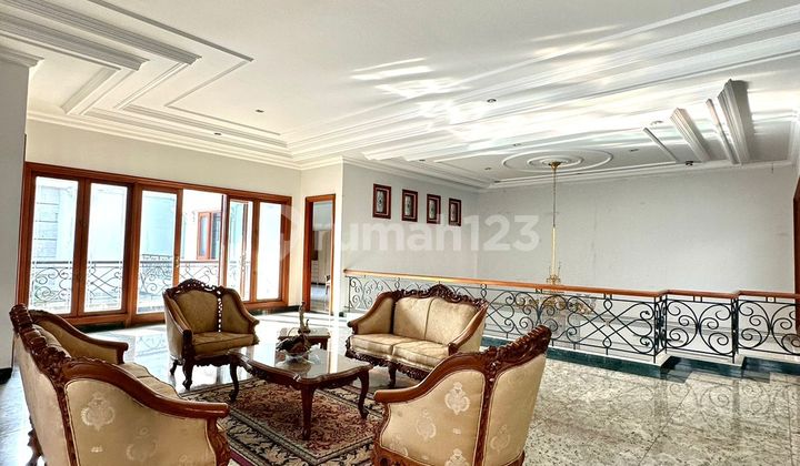Rumah Mewah Intercon Jakarta Barat 800m², Shm, Siap Huni! 
