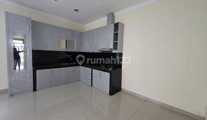 Rumah 2 Lantai Full Bangunan, Di Green Lake City, Lebar 8, Shm 1