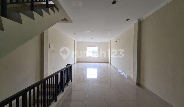 Ruko Green Lake City Hadap Jalan Boulevard 3,5 Lantai Ruko Green Lake City Hadap Jalan Boulevard 3,5 Lantai