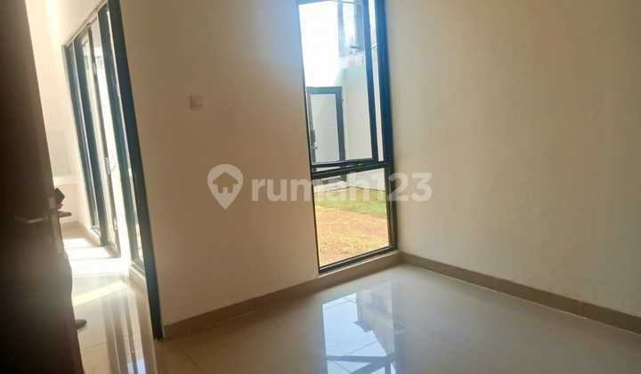 kamar tidur rumah 2 lantai, siap huni.