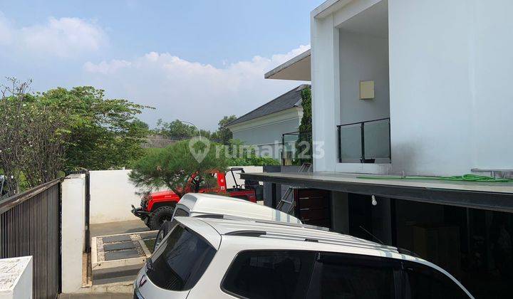 Rumah View Gunung, Siap Huni,  3 Lantai,  Di Sentul City, SHM 2